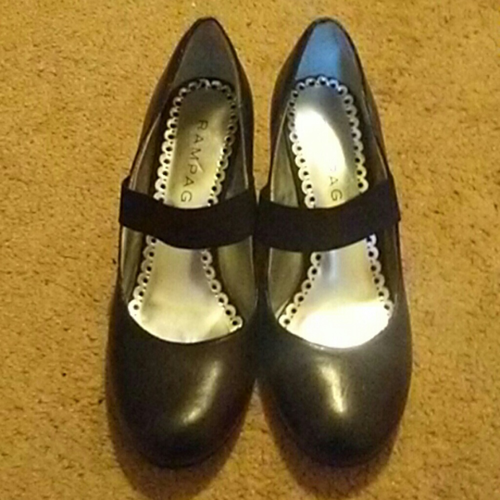 New heeled pumps